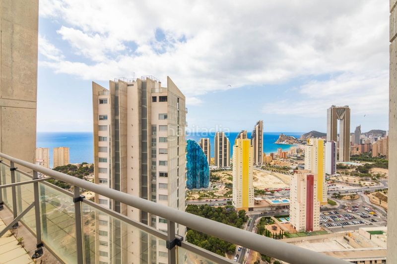 Foto b5e4d6aa-c70b-4a43-b08b-5d2efceb2c0f. Àtic amb aparcament piscina a Via Parque Benidorm