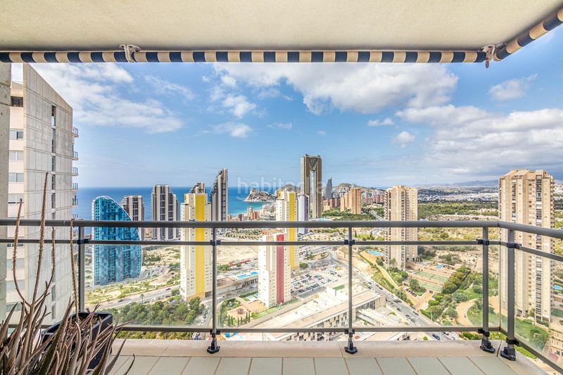 Foto e2359d67-3d0b-4385-b9e2-f90f54728fa2. Àtic amb aparcament piscina a Via Parque Benidorm