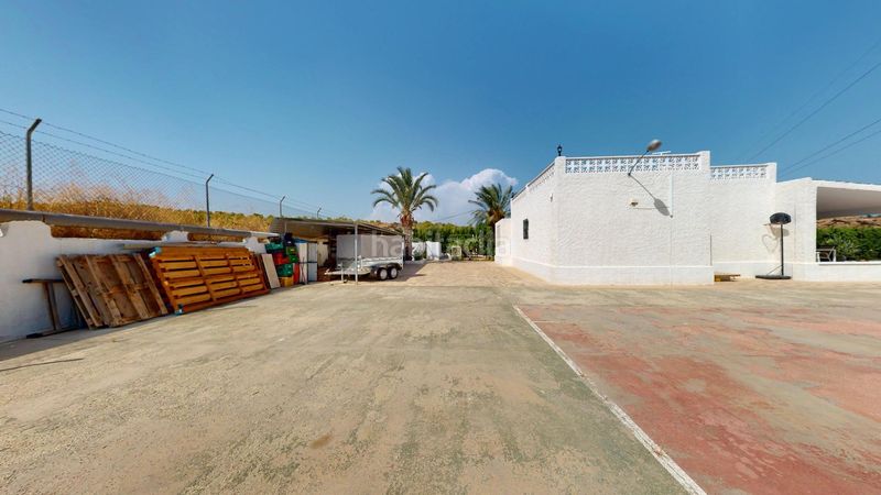 Foto 6bce7273-5416-4070-9a59-c7b4afcb36e5. Xalet amb aparcament piscina a Jubalcoi Elche / Elx