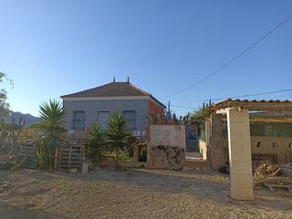 Casa a Callosa de Segura. Terreno con dos casas