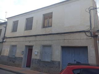 Masia  Calle de la cruz. Casa en el centro