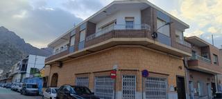 Casa  Calle garcía morato. Vivienda en cox de dos niveles con bajo comercial.
