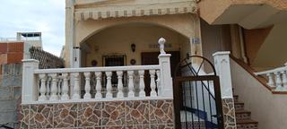 Maison jumelée  Calle nuestra señora del rosario. Planta baja de 2 dormitorios, 1 baño, salón-comedor, cocina amer
