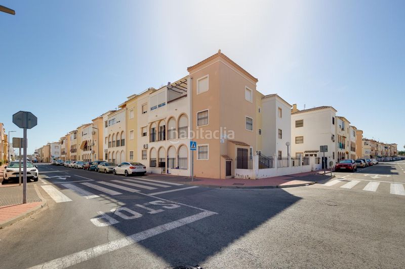 Foto a8864361-9fd7-48b2-a931-d9e88ae1f86a. Casa amb piscina a La Veleta Torrevieja