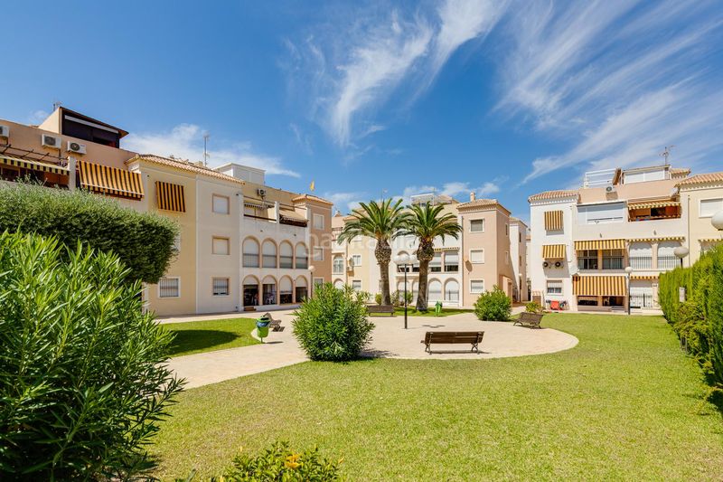 Foto eb2361e2-a888-4650-a72d-0c57bcf95bb4. Casa amb piscina a La Veleta Torrevieja