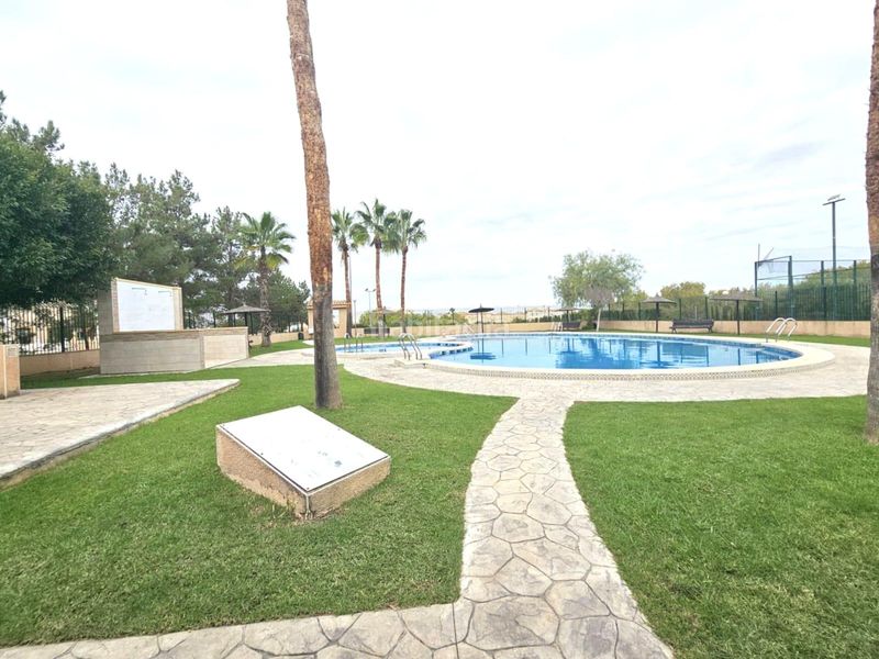 Foto 1a8fc4f6-d5a0-4c6f-a7a9-a20335fd5841. Xalet amb aparcament piscina a La Florida Orihuela