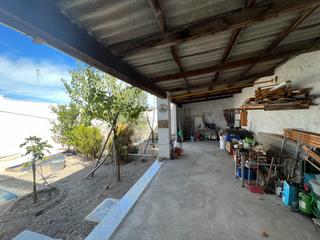 Terreny residencial a Santa Bárbara. Almacen o corral en lliria