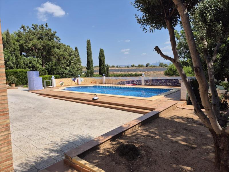 Foto 133b6e14-08d3-47b4-8b7c-99581e27f2f2. Chalet amplia vivienda en zona consolidada con todos los servicios. en Pobla de Vallbona (la)