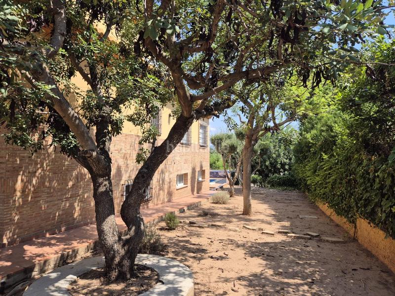 Foto 45d0d2fa-6fbd-4003-a3da-a3de2c2a0fc6. Chalet amplia vivienda en zona consolidada con todos los servicios. en Pobla de Vallbona (la)