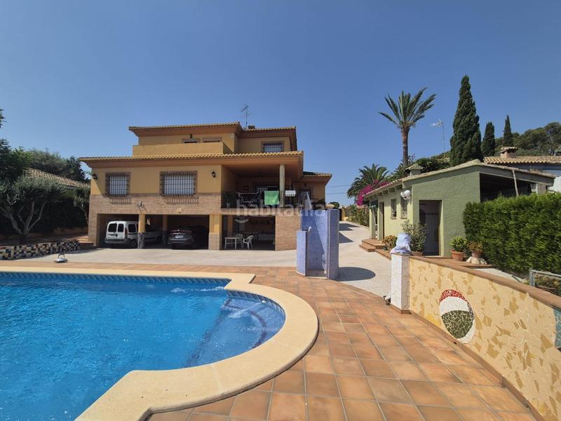 Foto ad6ffcb8-ac92-48ef-834f-dd69d07dd9f8. Chalet amplia vivienda en zona consolidada con todos los servicios. en Pobla de Vallbona (la)