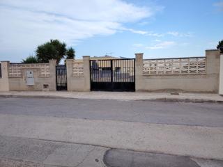 Terreny residencial a Urbanizaciones. Parcela urbanizada vallada y con piscina