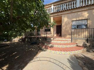 Chalet en Urbanizaciones. Chalet con gran terraza a 2km del pueblo