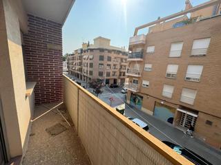 Pis a Parque de la Bombilla. Piso esquinero con dos balcones en lliria