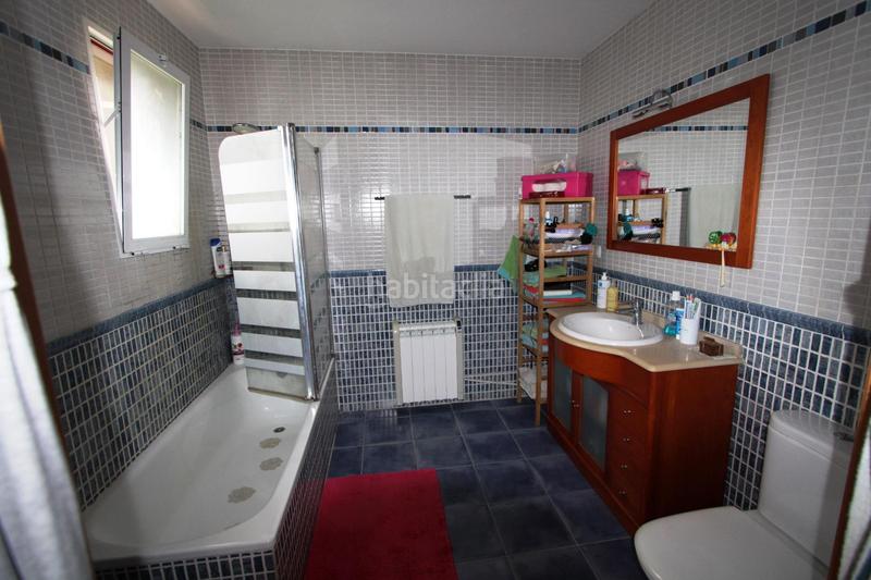 Foto 240d4b6b-74c0-4d5f-a44d-ded7649e3981. Chalet  totalmente con alcantarillado, asfaltado y alumbrado público. en Llíria