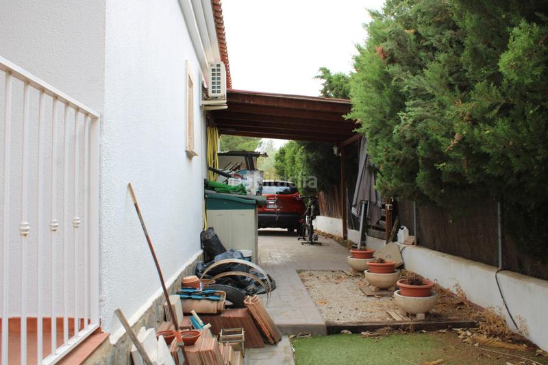 Foto 74d4f4d6-9ded-4c6f-b3f8-89e2d61b75fc. Chalet  totalmente con alcantarillado, asfaltado y alumbrado público. en Llíria