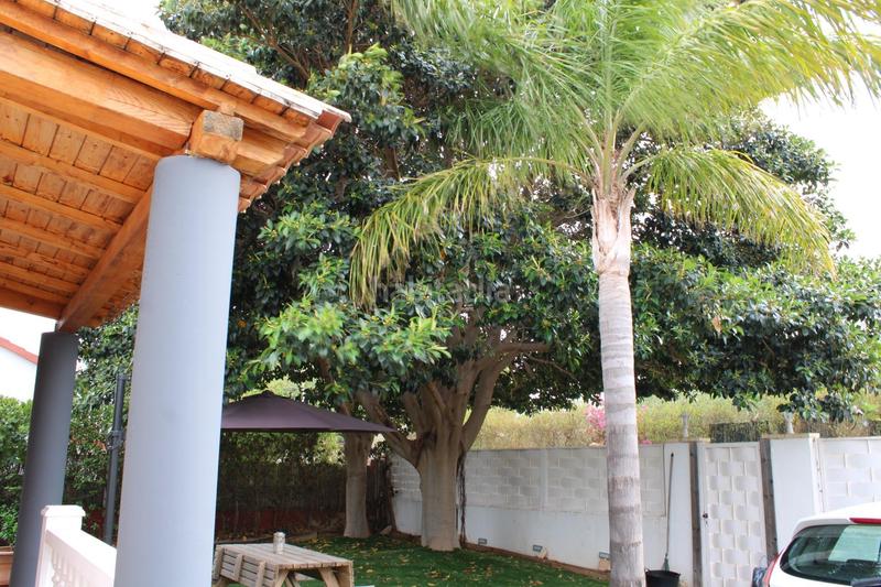 Foto e4c1fdc8-eb57-4422-b416-9144a6d42c87. Chalet  totalmente con alcantarillado, asfaltado y alumbrado público. en Llíria