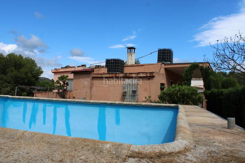 Foto a31b0588-fcc6-40ea-9729-c3f29636b802. Chalet  con amplia parcela en suelo rústico en Casinos
