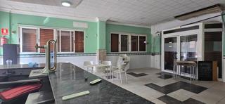Lloguer Local Comercial a Parque de la Bombilla. Local comercial con licencia de bar en alquiler lliria.