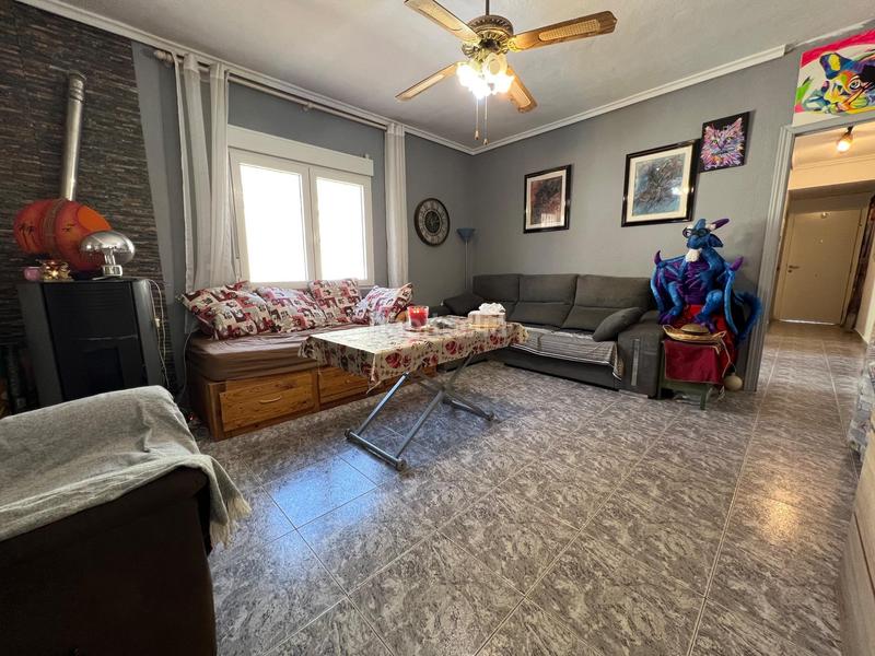 Foto d334dcd1-7721-4a57-9ffe-12b3182998cc. Xalet amb aparcament a Urbanizaciones Llíria