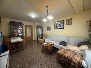 Flat in Parque de la Bombilla. Piso con balcon, garaje y trastero