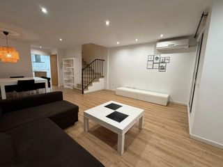 Casa en Vilamarxant. Adosado seminuevo con garaje de 62 m2 y zona comunitaria con pis