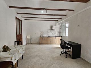 Terreno residencial en Benaguasil. Solar con almacén en venta