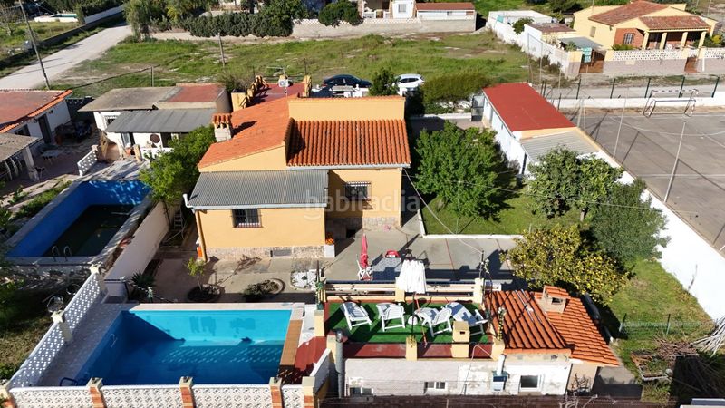 Foto 8a7ee663-b4a3-4d27-8b06-ad963ffbfbf4. Xalet amb calefacció aparcament piscina a Urbanizaciones Llíria