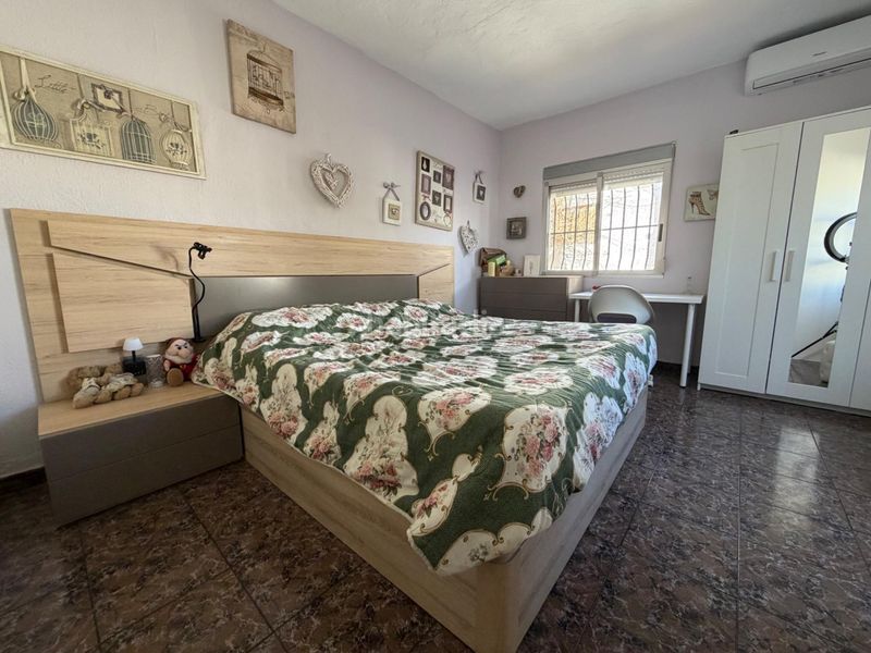 Foto ee4451a7-982d-4a0c-ba1d-8221dcb5bed6. Xalet amb calefacció aparcament piscina a Urbanizaciones Llíria