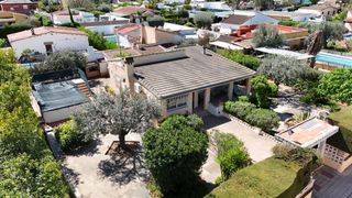 Chalet in Urbanizaciones. Chalet totalmente urbano en lliria