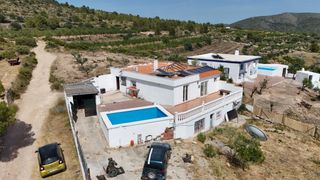 Xalet a Villar del Arzobispo. Chalet en plena naturaleza en villar del arzobispo