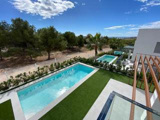 Chalet en Golf Bahía. Villa terminada a estrenar en exclusiva zona de sierra cortina.