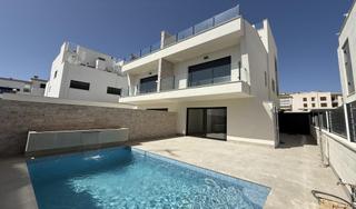 Casa aparellada  Avenida del olivero. Alto standing  gran lujo  villa pareada con piscina privada, y a