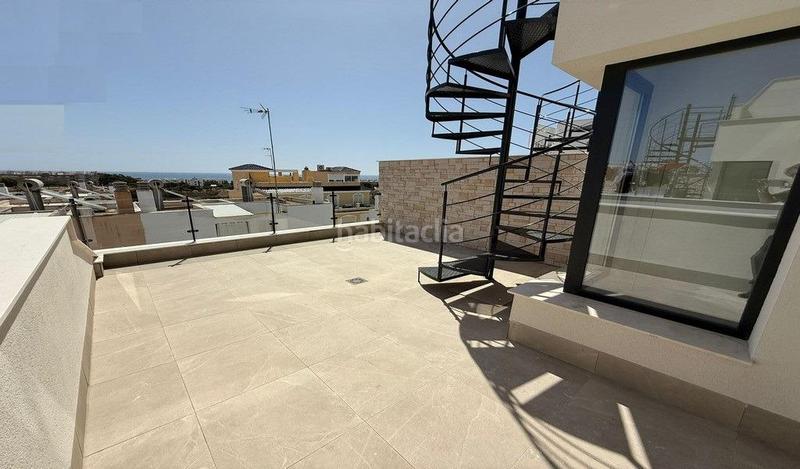 Foto 0a758c3d-5706-4eab-88e1-dfd26ebda574. Towny house with parking in Los Secanos Guardamar del Segura