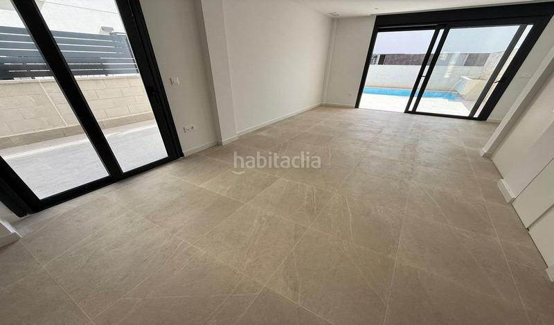 Foto 52381ed5-1230-49eb-bcc7-3dbf415c19c4. Towny house with parking in Los Secanos Guardamar del Segura