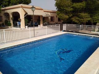 Chalet à Crevillente. Vistas espectaculares, con piscina, rodeado de arbolado y excele