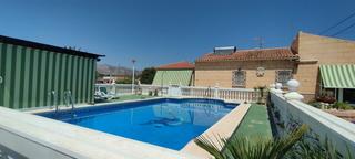 Chalet in Albatera. Espectacular chalet en albatera con piscina y pista de tenis