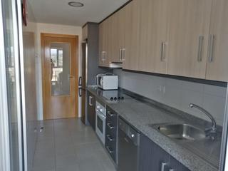 Location Appartement à Ciutat Universitària. Piso semiamueblado con 2 plazas de garaje