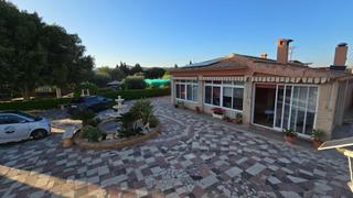 Chalet  Partida de altabix. Chalet con piscina a un paso de  elche