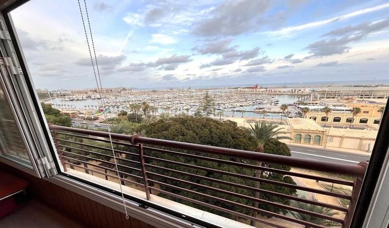 Foto b0581a8a-269c-4a84-ae54-d14f1430733a. Appartement avec parking dans Ensanche-Diputación Alicante