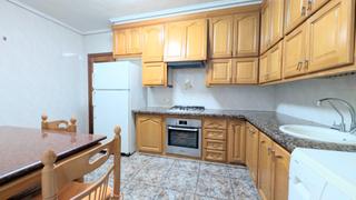 Appartamento  Calle de isaac  peral. Raval, 1 real, listo para entrar a vivir,  3 dormitorio, baño y