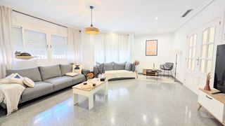 Erdgeschoss in Carrús Este. Oportunidad planta baja exterior, reformada, con patio, plaza de