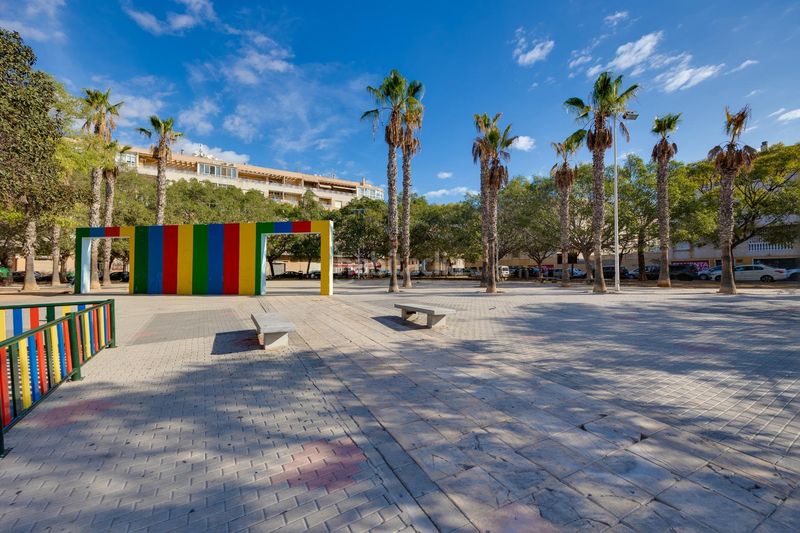 Foto ec8d6d2f-311e-4ec0-8049-914e0293d7b6. Pis amb aparcament a Antonio Machado Torrevieja