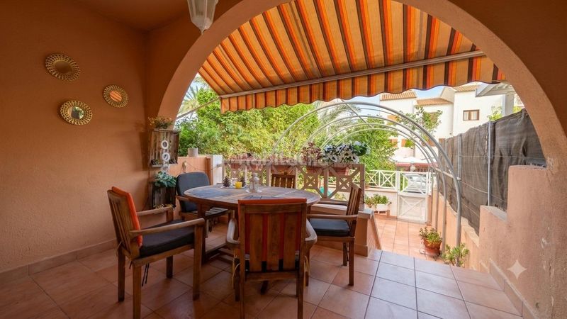 Foto 0bd2a5c1-c242-4663-bbce-bc5ebaccf29e. Casa amb aparcament a calas Santa Pola este Santa Pola