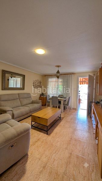 Foto 223491fc-166a-4897-abbe-fbe254e4f02d. Casa amb aparcament a calas Santa Pola este Santa Pola