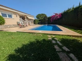 Chalet  Carrer bleda. Impresionante chalet reformado en mutxamel por 599,000 euros