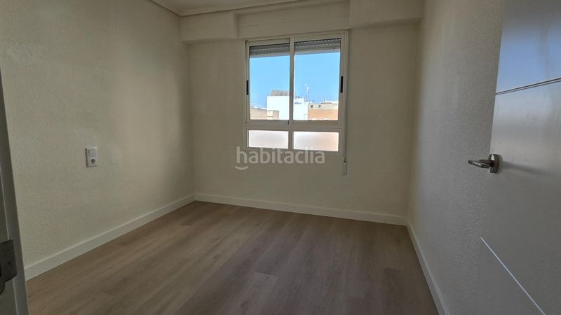 Foto f8c3a7aa-1665-4817-bc36-54226b300189. Piso tu hogar ideal en elche! luminoso y acogedor piso en toscar por solo 188,000 en Elche / Elx