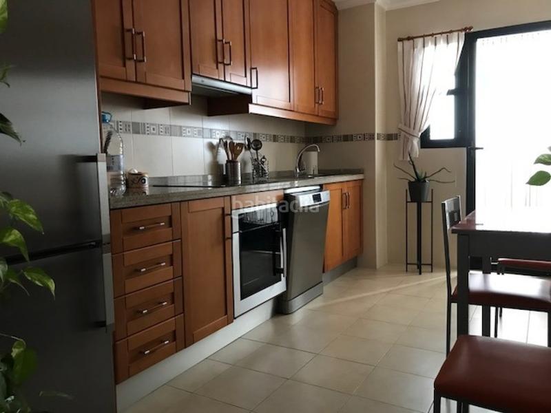 Foto b1fb1dfc-8189-415b-9e3d-f3536df93126. Piso  seminuevo con piscina, garajes y terraza en Elche / Elx