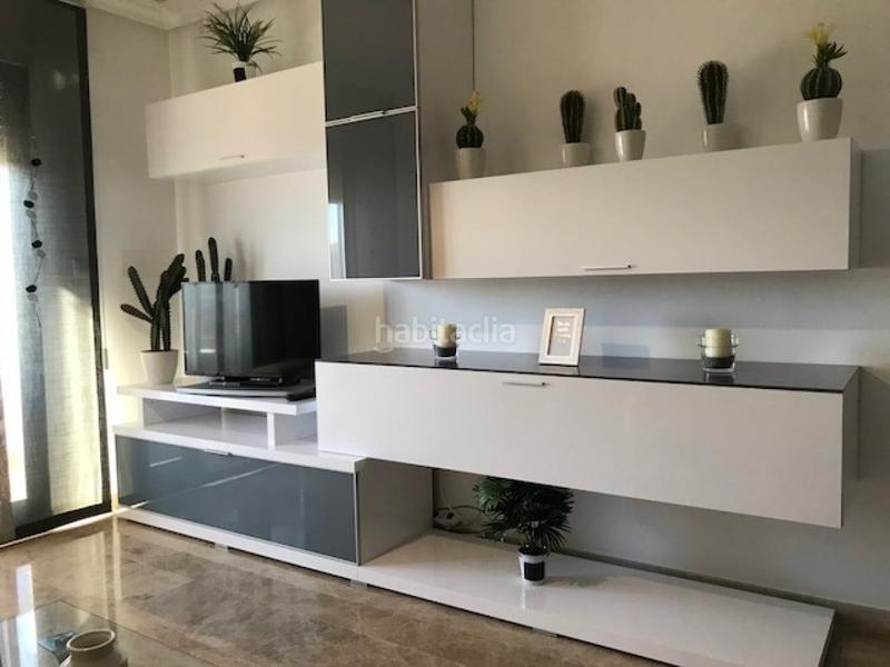 Foto b9e471b3-1f62-403a-bc44-f1e4411bdcfc. Piso  seminuevo con piscina, garajes y terraza en Elche / Elx