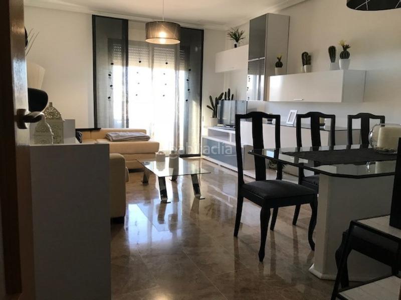 Foto e5c54fd6-fa7a-4416-8945-bde69d2370c7. Piso  seminuevo con piscina, garajes y terraza en Elche / Elx