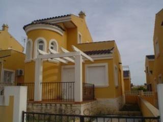 Chalet à San Fulgencio. Chalet independiente  con piscina comunitaria